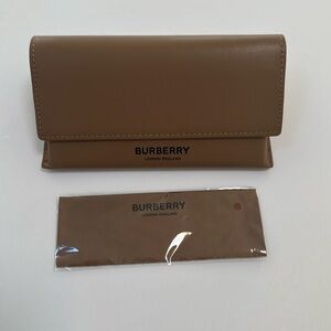 💯 Authentic Burberry Sunglassess case and cleaning cloth